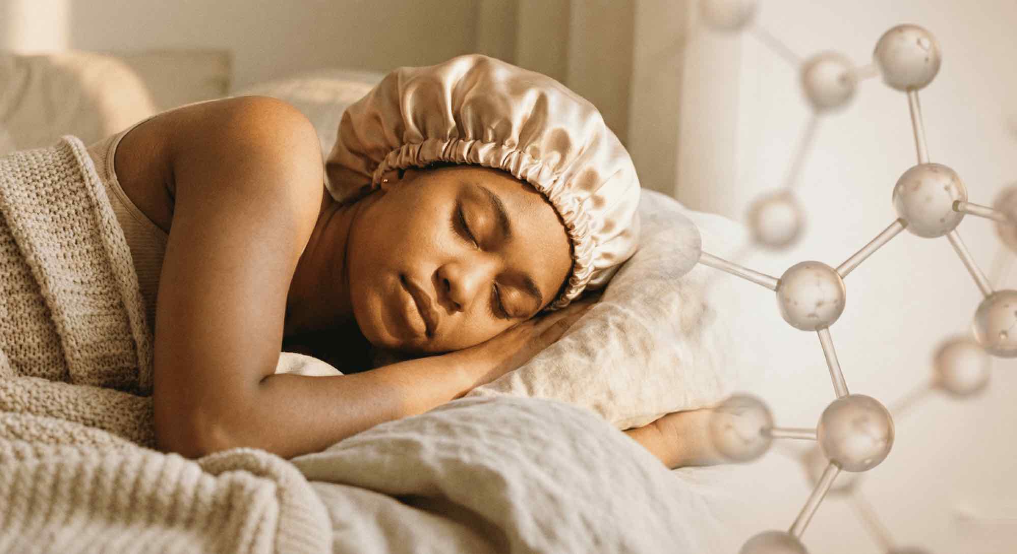 Frisottis au réveil : 5 raisons de passer au bonnet en satin