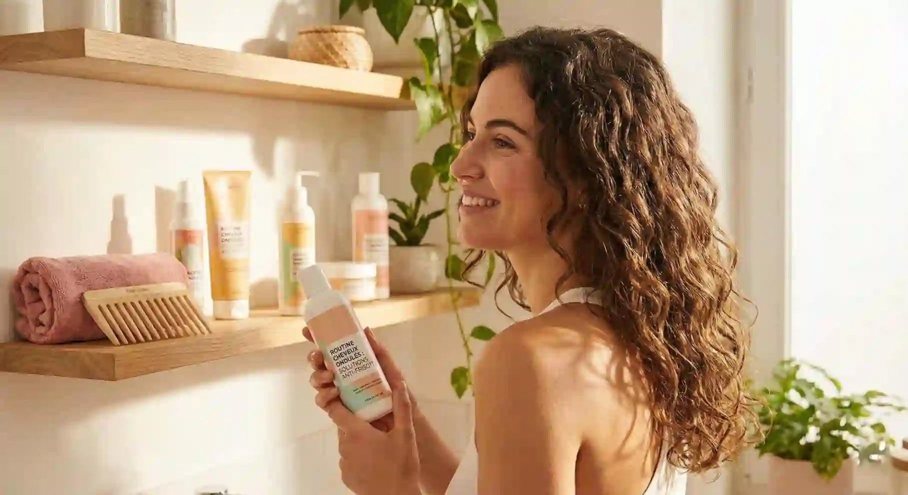Routine Cheveux Ondulés : Solutions Anti-Frisottis
