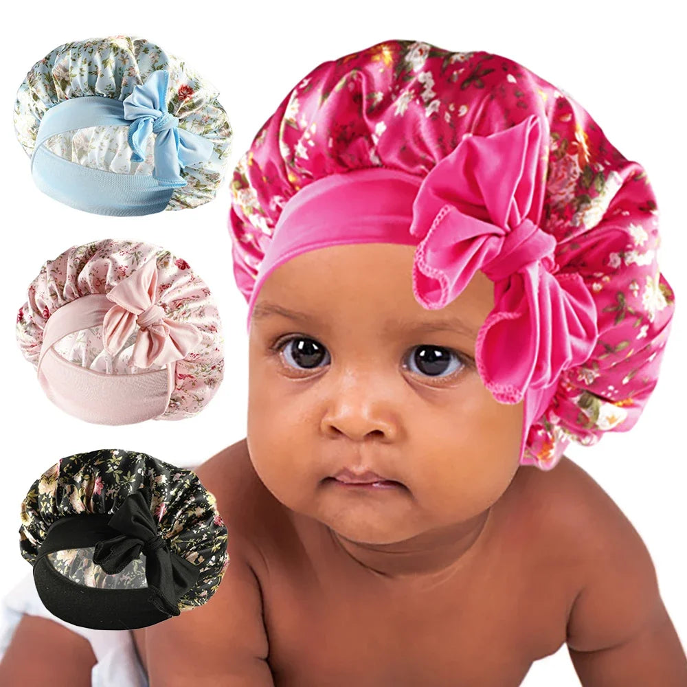 Bonnet en satin bébé
