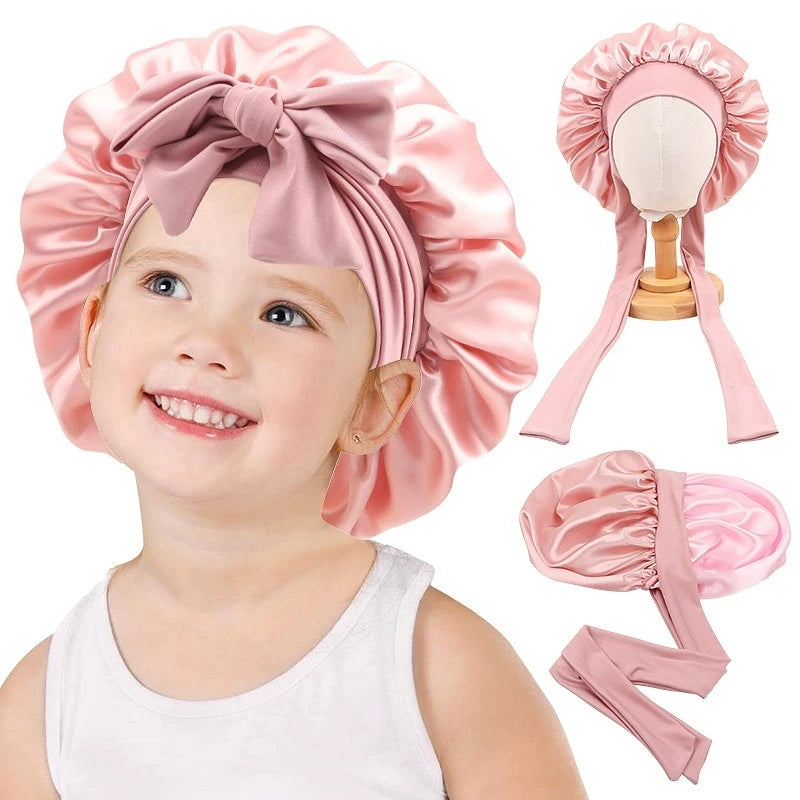 Bonnet en satin enfant réglable