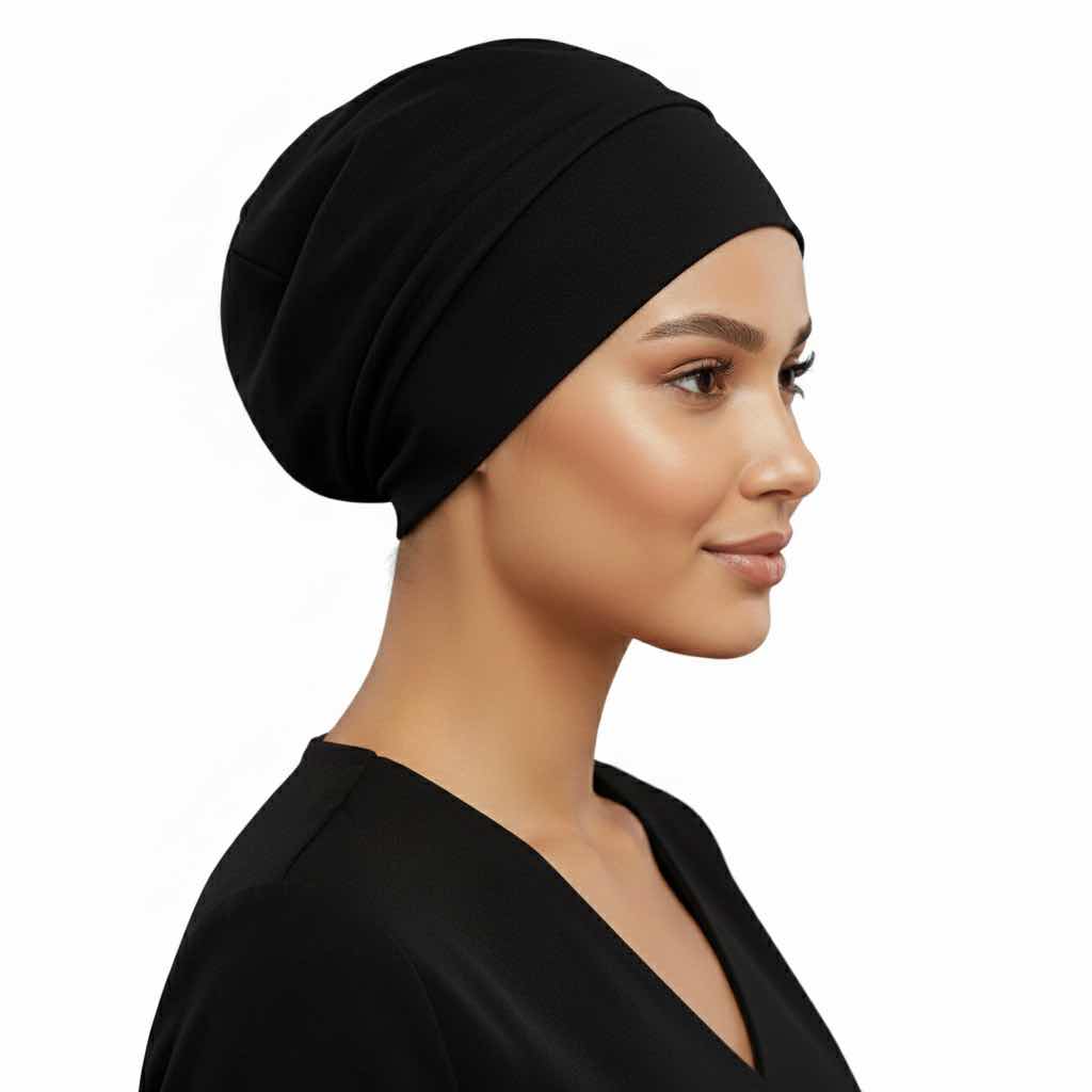 Bonnet hiver satin femme noir de profil