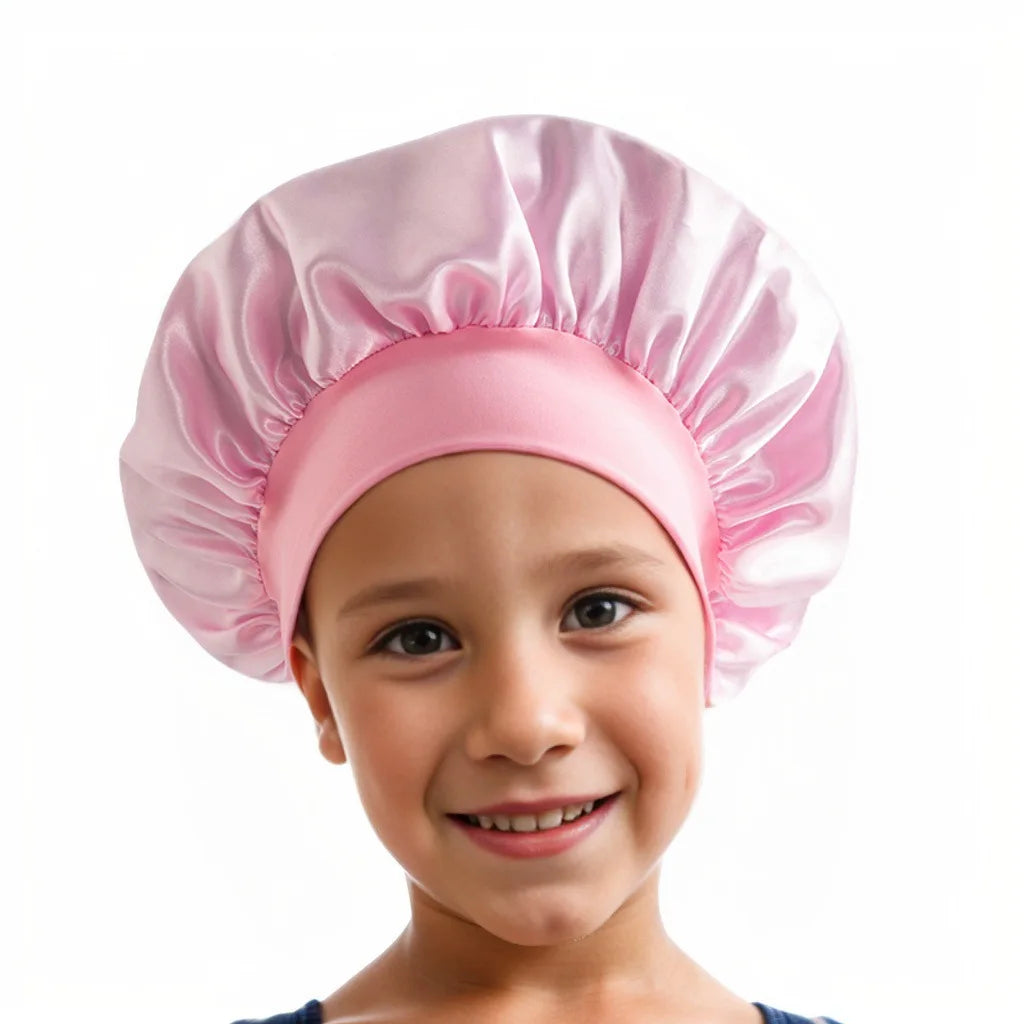 Bonnet en satin enfant – Douceur et protection des cheveux fragiles