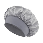 Bonnet en satin bébé garçon – Confort et protection capillaire