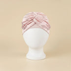 Bonnet de nuit en satin façon turban torsadé, coloris rose