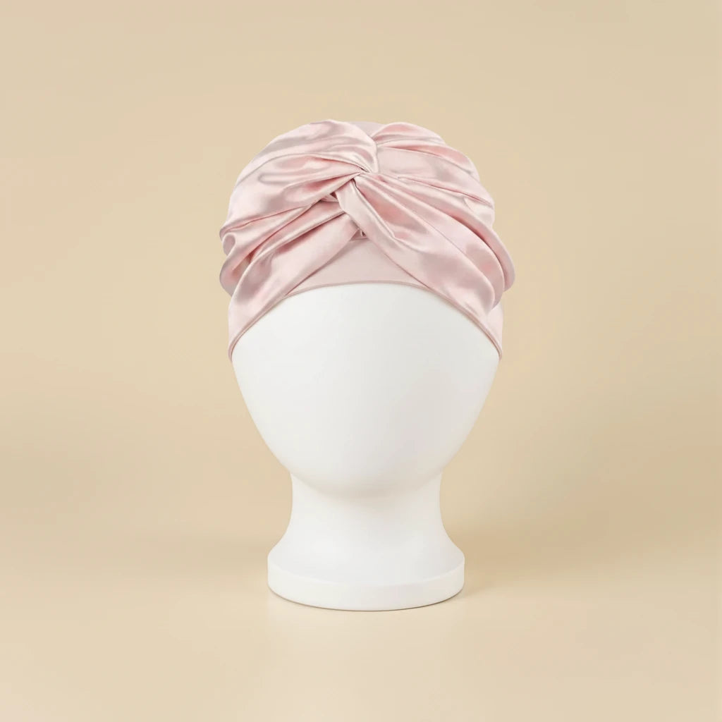 Bonnet de nuit en satin façon turban torsadé, coloris rose