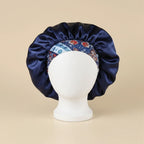 Bonnet de nuit en satin à bande fleurie coloris Bleu marine — packshot premium