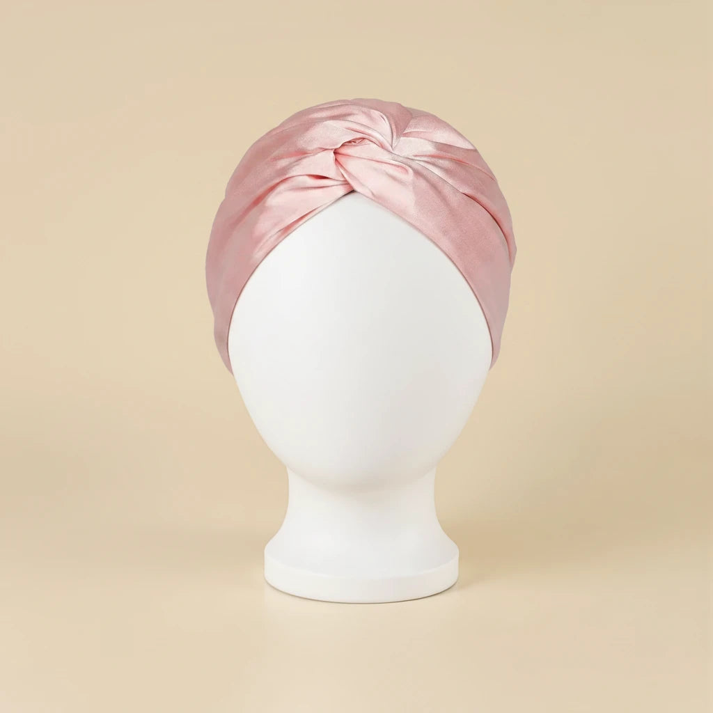 Bonnet de nuit en satin drapé, coloris rose clair