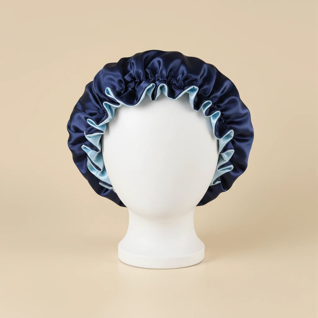 Bonnet de nuit en satin réversible deux couleurs coloris Bleu marine — packshot premium