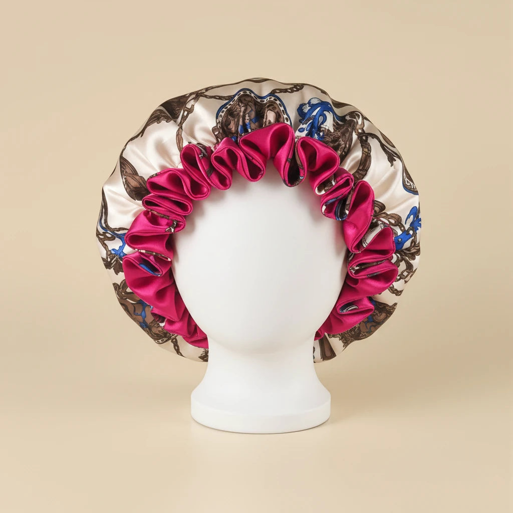 Bonnet en satin réversible à large collerette coloris Motif baroque rose — packshot premium