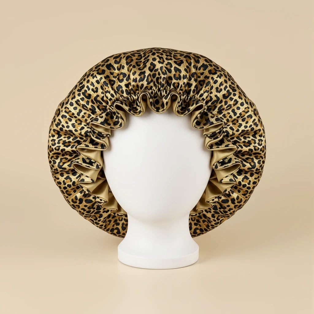 Bonnet en satin réversible à large collerette coloris Léopard — packshot premium