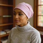 Bonnet satin sous hijab à bande, vue de profil trois quarts
