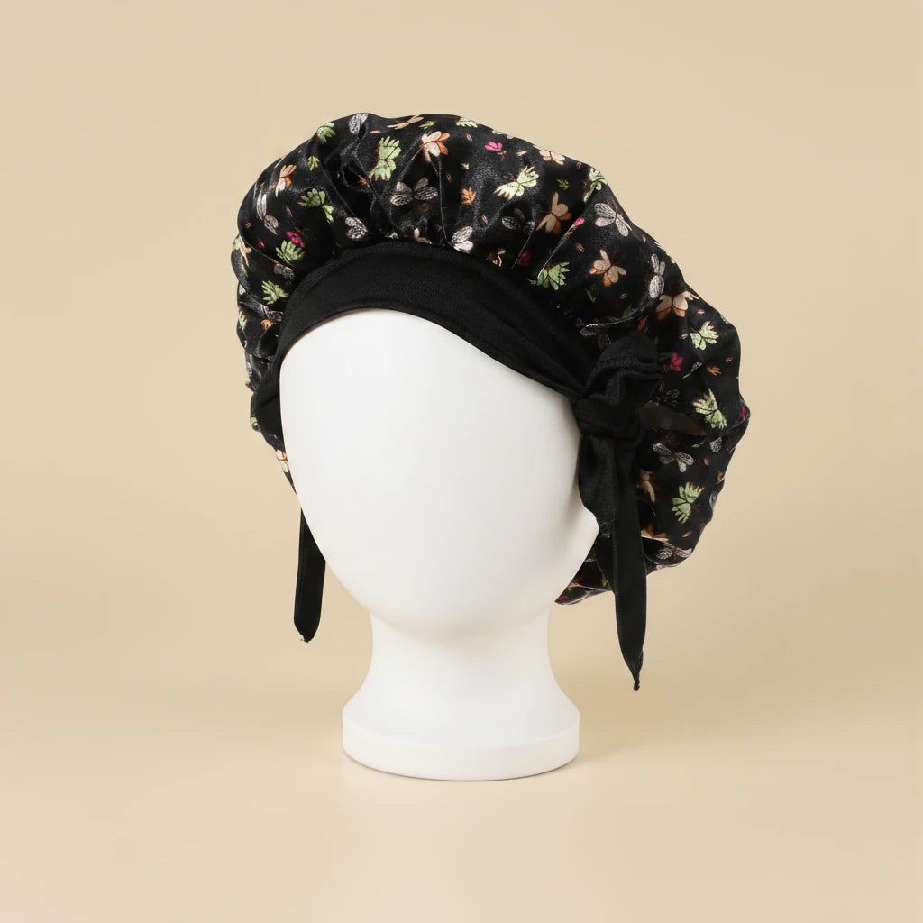 Bonnet en satin bébé motif floral, coloris noir