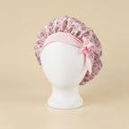 Bonnet en satin bébé motif floral, coloris rose