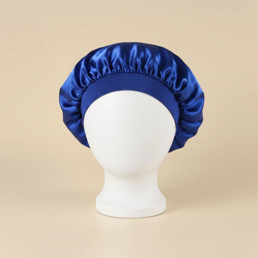 Bonnet en satin bébé uni, coloris bleu