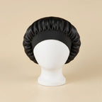 Bonnet en satin bébé uni, coloris noir