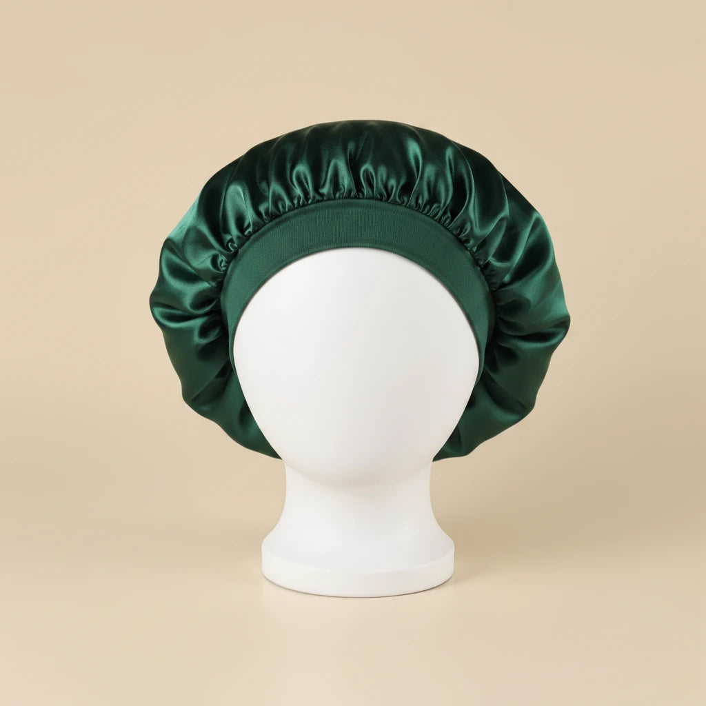 Bonnet en satin bébé uni, coloris vert