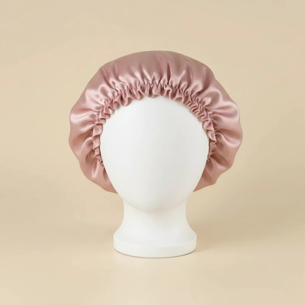 Bonnet en satin grand volume pour cheveux bouclés coloris Rose — packshot premium
