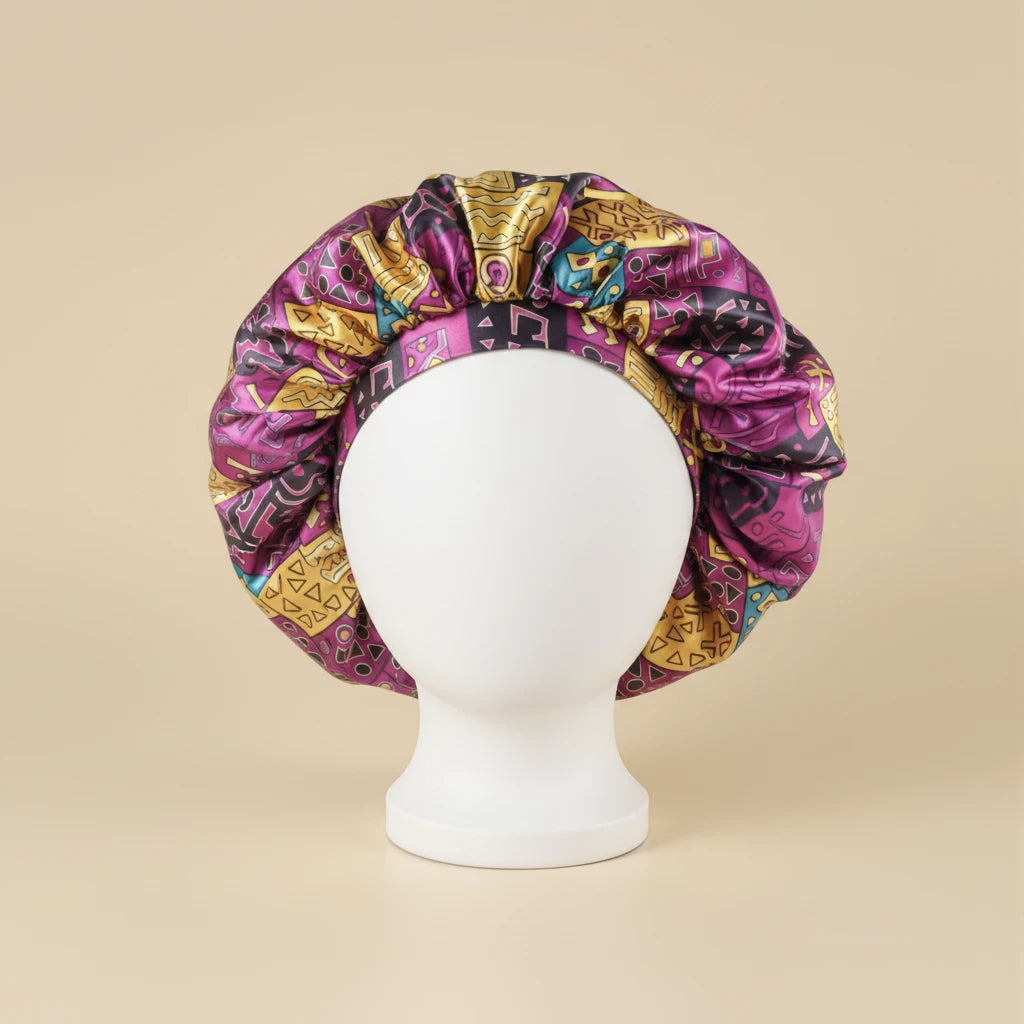 Bonnet en satin motif ethnique, coloris violet