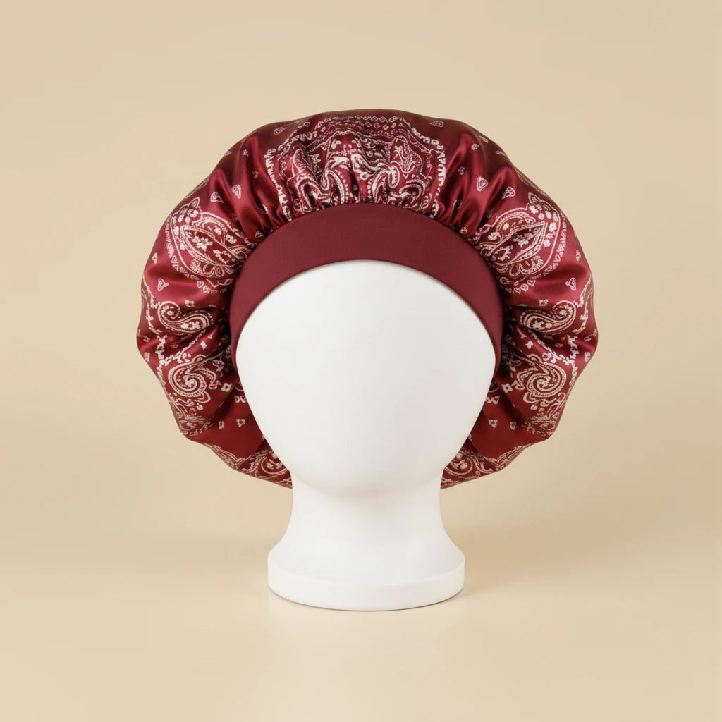 Bonnet de nuit en satin motif paisley coloris Paisley rouge vin — packshot premium