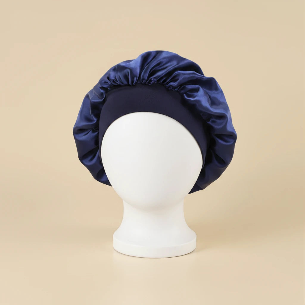 Bonnet satin enfant luxe coloris bleu marine, packshot premium