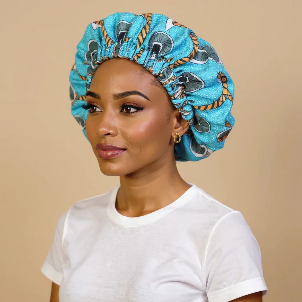 Bonnet en satin wax africain, vue de profil trois quarts