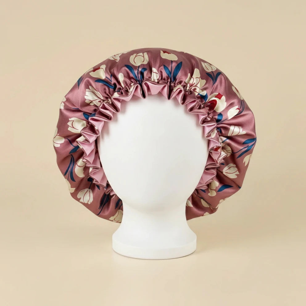 Bonnet en satin doublé motif floral coloris Motif floral rose — packshot premium