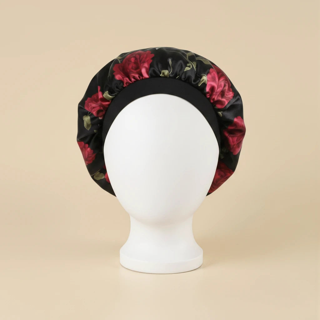 Bonnet en satin à motif floral coloris noir, packshot premium