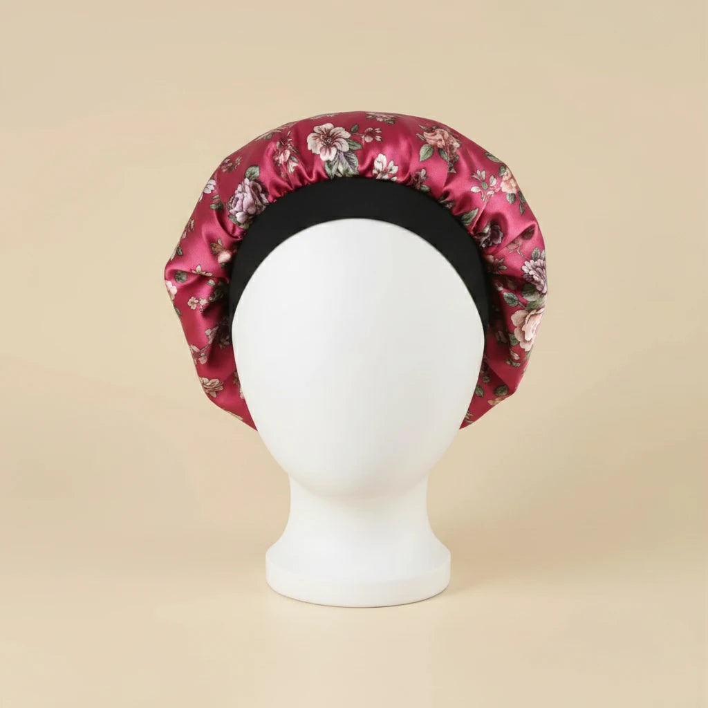 Bonnet en satin à motif floral coloris rose, packshot premium
