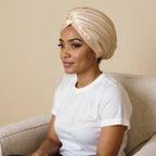 Sous-bonnet satin pour femme voilée, vue de profil trois quarts
