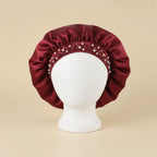 Bonnet en satin à bande perlée, coloris bordeaux