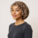Ensemble de 2 bonnets en satin léopard, vue de face