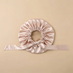 Bonnet de nuit en satin coloris Champagne posé à plat — packshot satin premium